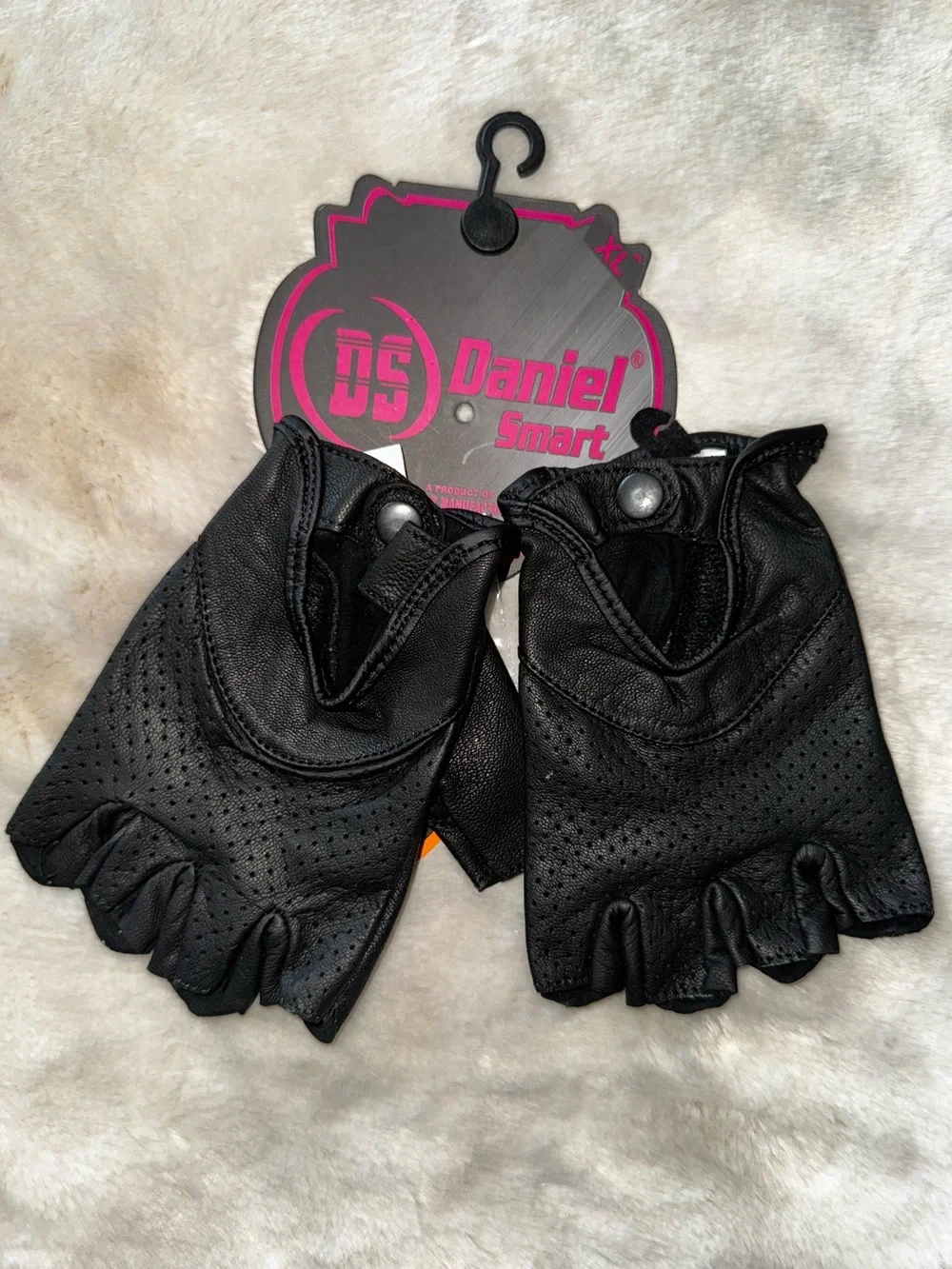 NEW! Daniel Smart Women’s Leather Driving Gloves Size XL NWT!